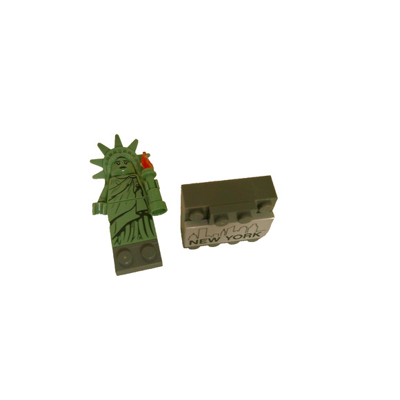 Lego - "Statue of Liberty" Collectible Mini Figure Magnet - I Love New York - Picture 5 of 5